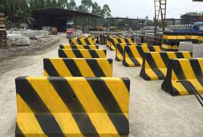 水泥隔離墩在道路設(shè)施中的重要性及重慶市南岸區(qū)德勝水泥制品廠的應(yīng)用